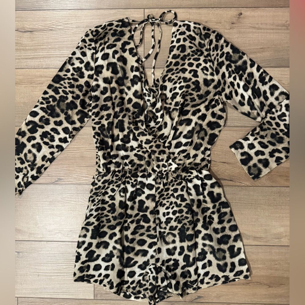 Nwt Three Eighty Two Revolve Deep V Surplice Shor… - image 2